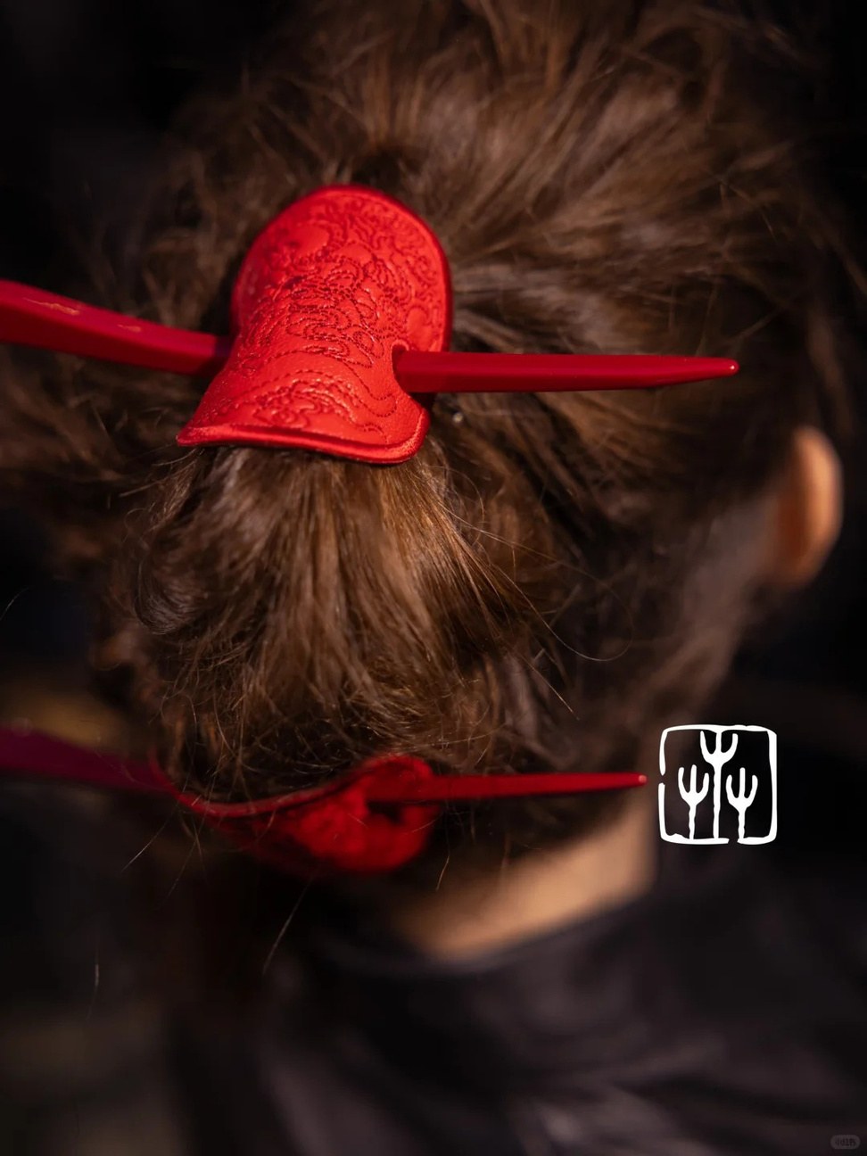 HUI Milano red hairpiece, brand report by Camilla Caccialanza